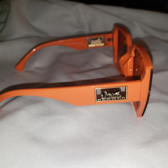 Women Sunglasses - Picture 3 of 5